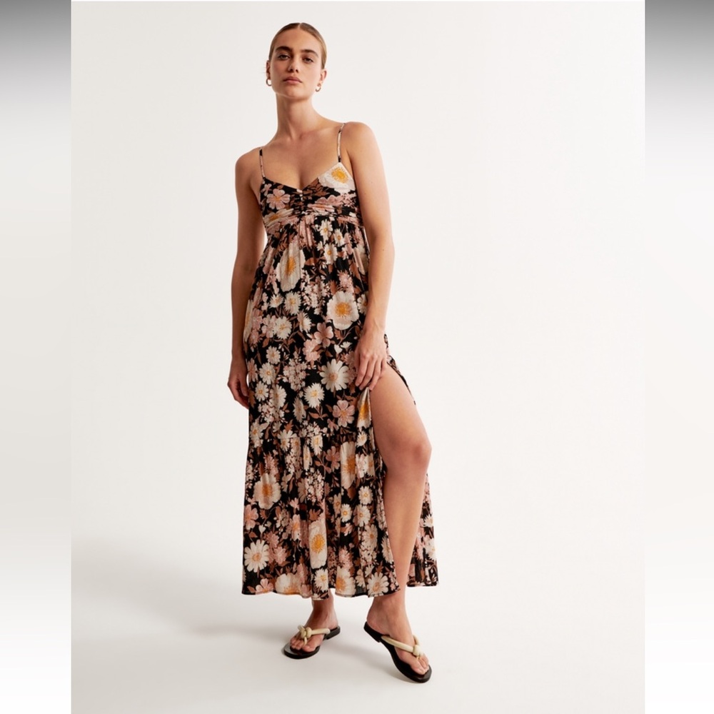 Abercrombie Crinkle Textured Ruched Maxi Dress Black Floral, size Small Petite